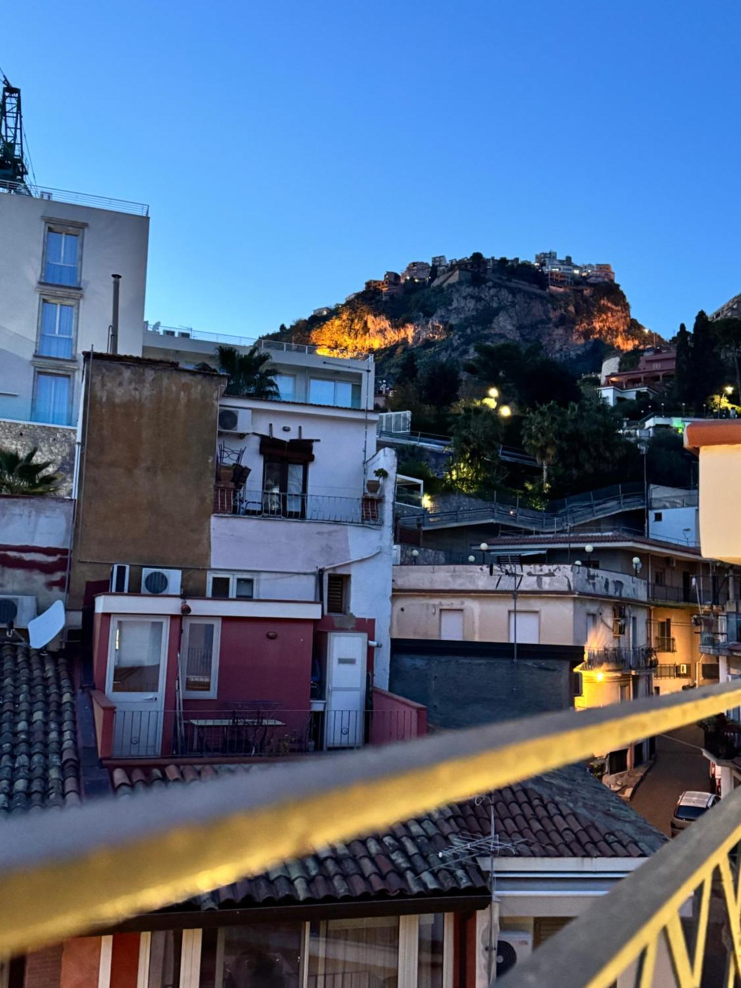 Taormina'S Sun Apartment Екстер'єр фото