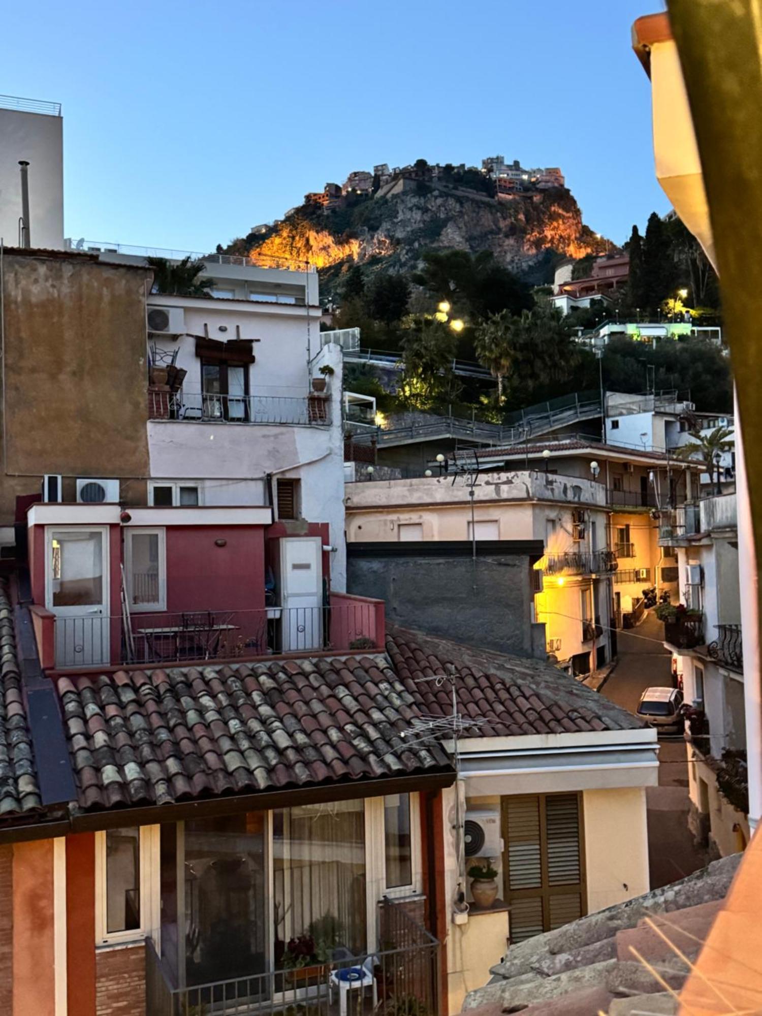 Taormina'S Sun Apartment Екстер'єр фото