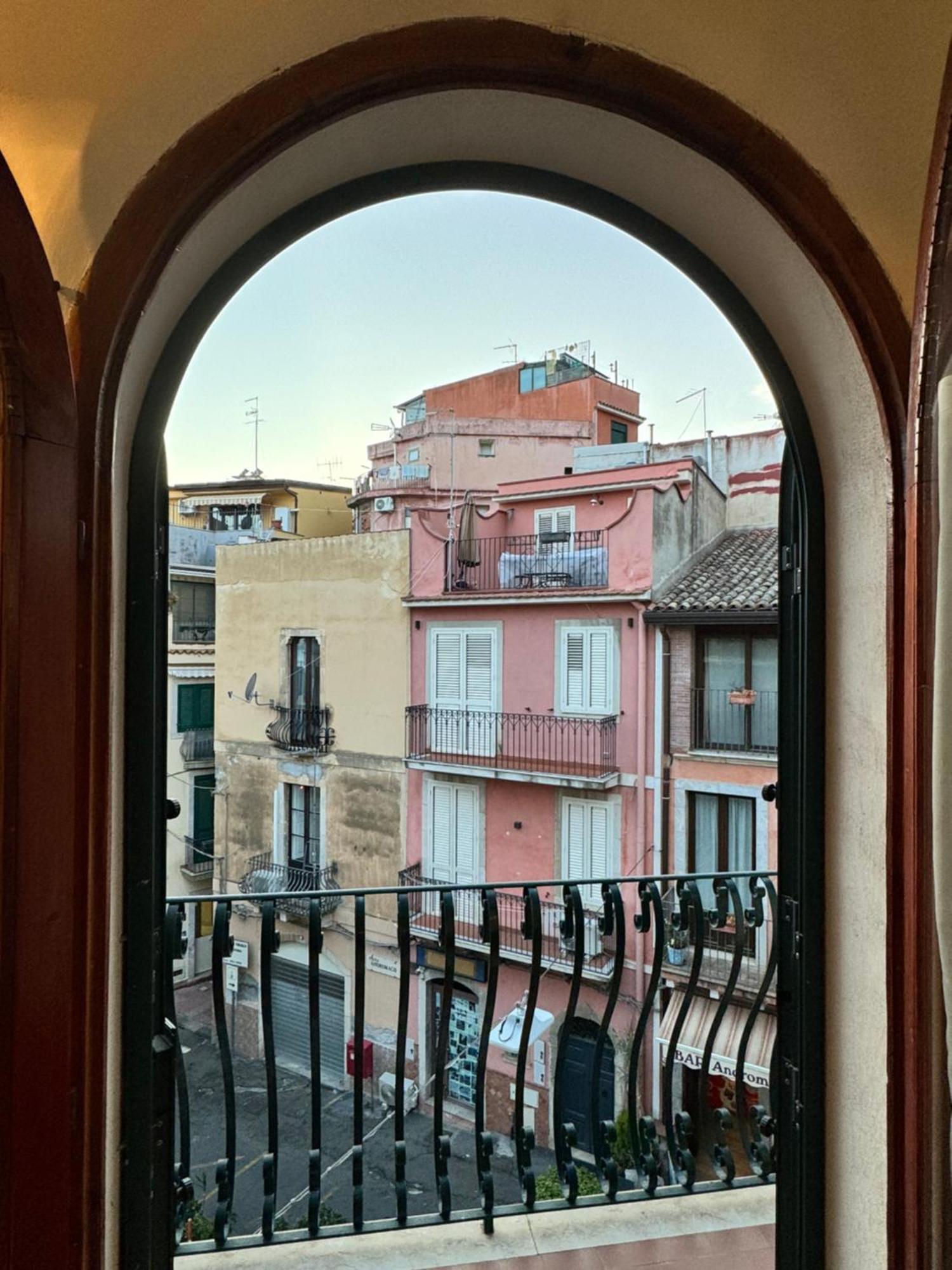 Taormina'S Sun Apartment Екстер'єр фото