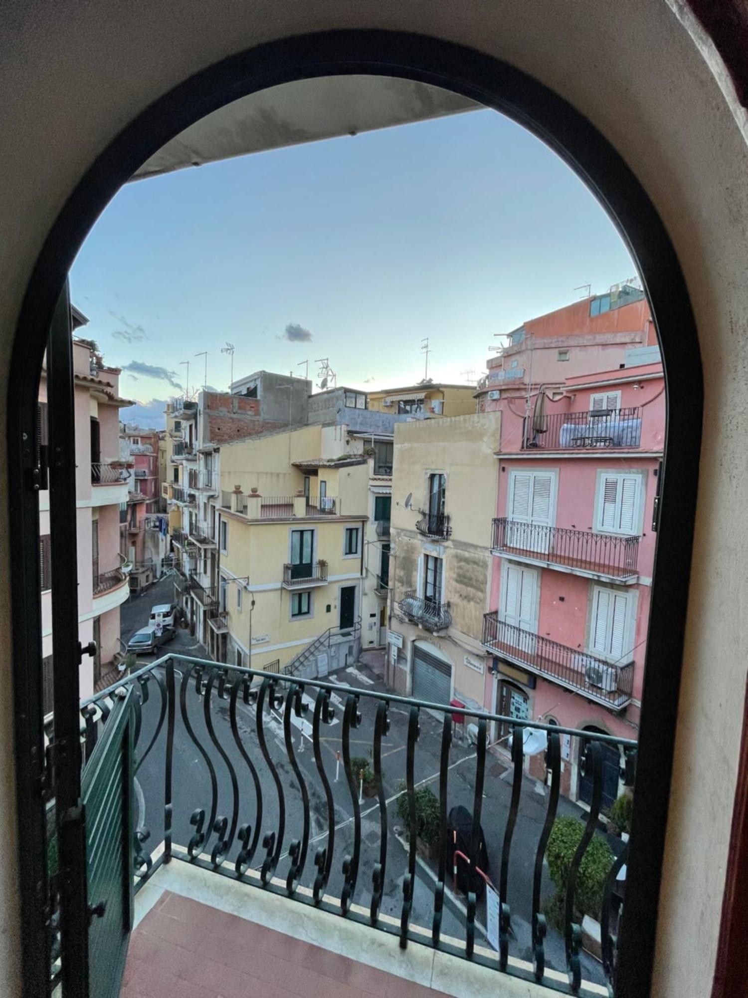 Taormina'S Sun Apartment Екстер'єр фото