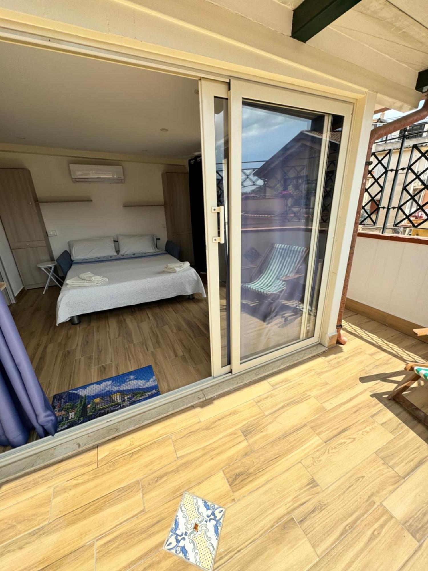 Taormina'S Sun Apartment Екстер'єр фото